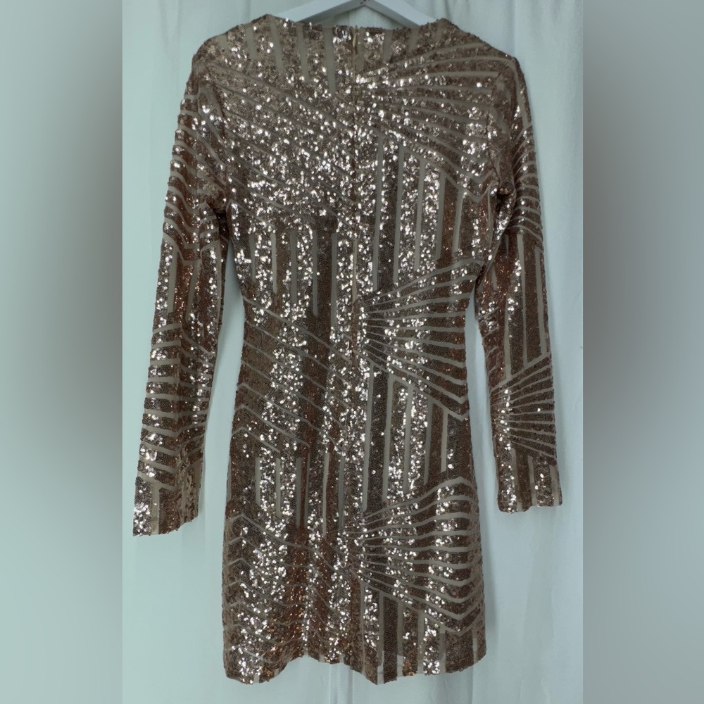 Boohoo Sparkly mini dress size 4 light peach long sleeves - Picture 4 of 13